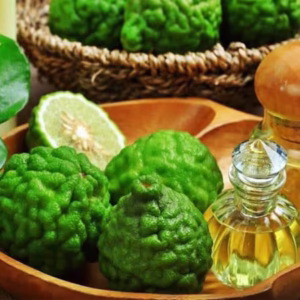 Cây Chanh chúc (hay còn gọi là Chanh Thái, Chanh lá số 8)