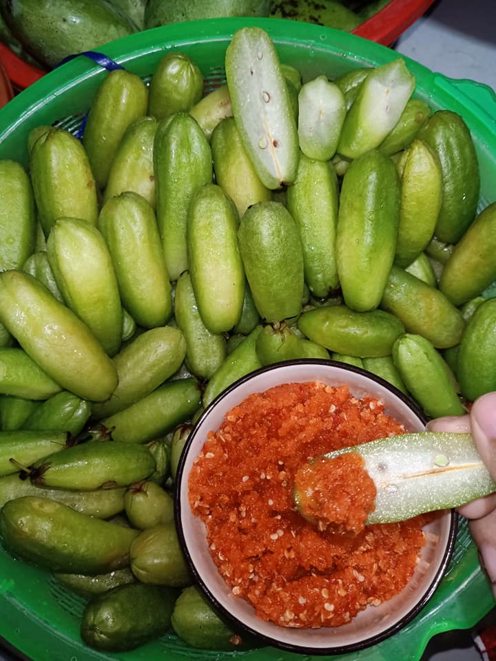 Khế Tàu chấm muối là món ăn ưa thích của nhiều người